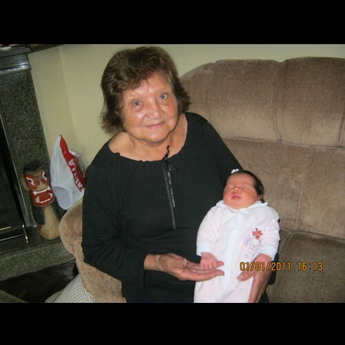 Lourdes com neta Larissa