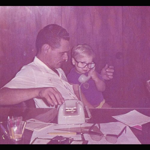 Acyr atendendo cliente do papai Jacir