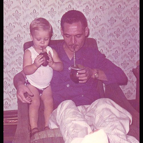 Acyr tomando mate com o papai Jacir