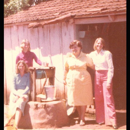 Helma com as amigas (dir) Celi, Eli e Eloni