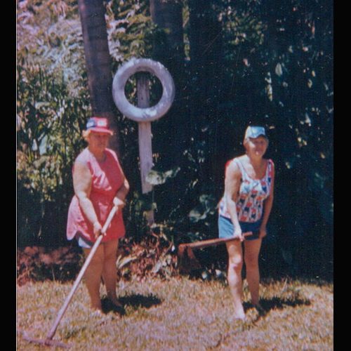 Helma e Erica na chácara da rua: Santa Rosa