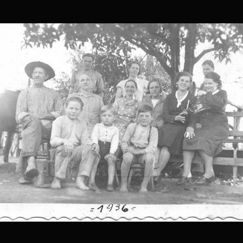 Helma com familiares e Jacir ao centro (abaixo)