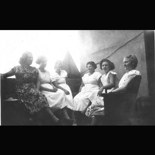 (da direita) Erica, Ilga e Helma